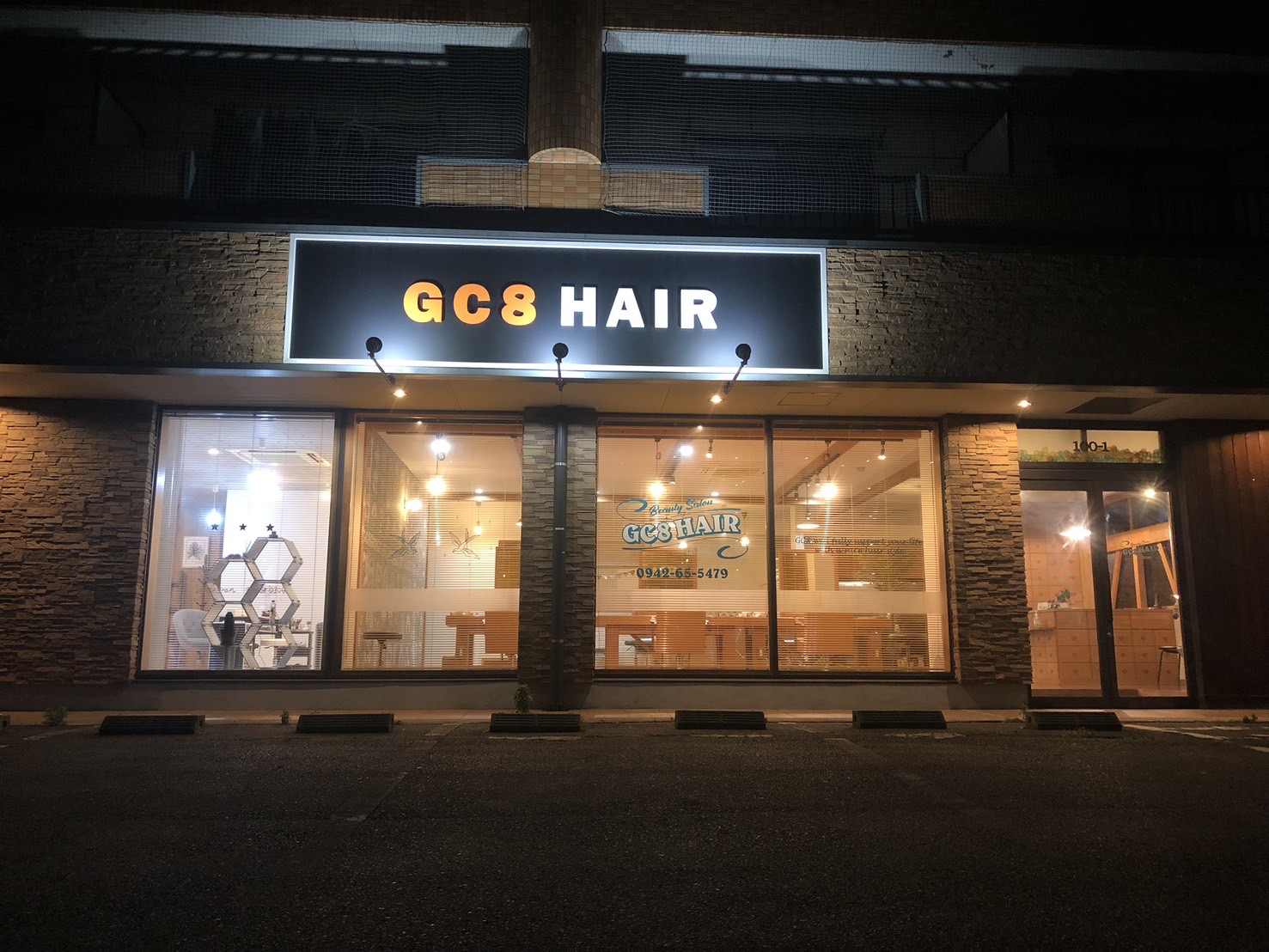 【千本杉】車、バイク通勤OK！！自由出勤なので早上がり・土日のお休みOK！！ミーティングもありません！★最低保障給あり（30万円or20万円）★人気の薬剤を使用し、お客様をキレイにしています♪離職率が低いのは一人一人に合った働き方ができるから！！スタッフさんの希望を聞いて働きやすい環境を作っていく委託ヘアサロン「GC8 hair（ジーシーエイトヘアー）」からスタイリスト（美容師）の求人☆★