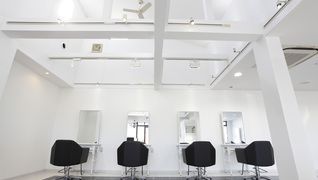 【島氏永駅】 月40万円保証あり 人気ヘアサロングループ☆歩合制 個人売上50〜65%還元  高単価&マンツーマン施術 月収50万円以上も可能★地域密着型の大人女性のためのヘアサロン★休日数や勤務時間の相談OKです!GALLARIA Elegante 稲沢店(ガレリアエレガンテイナザワテン)からスタイリスト(美容師)の求人★☆