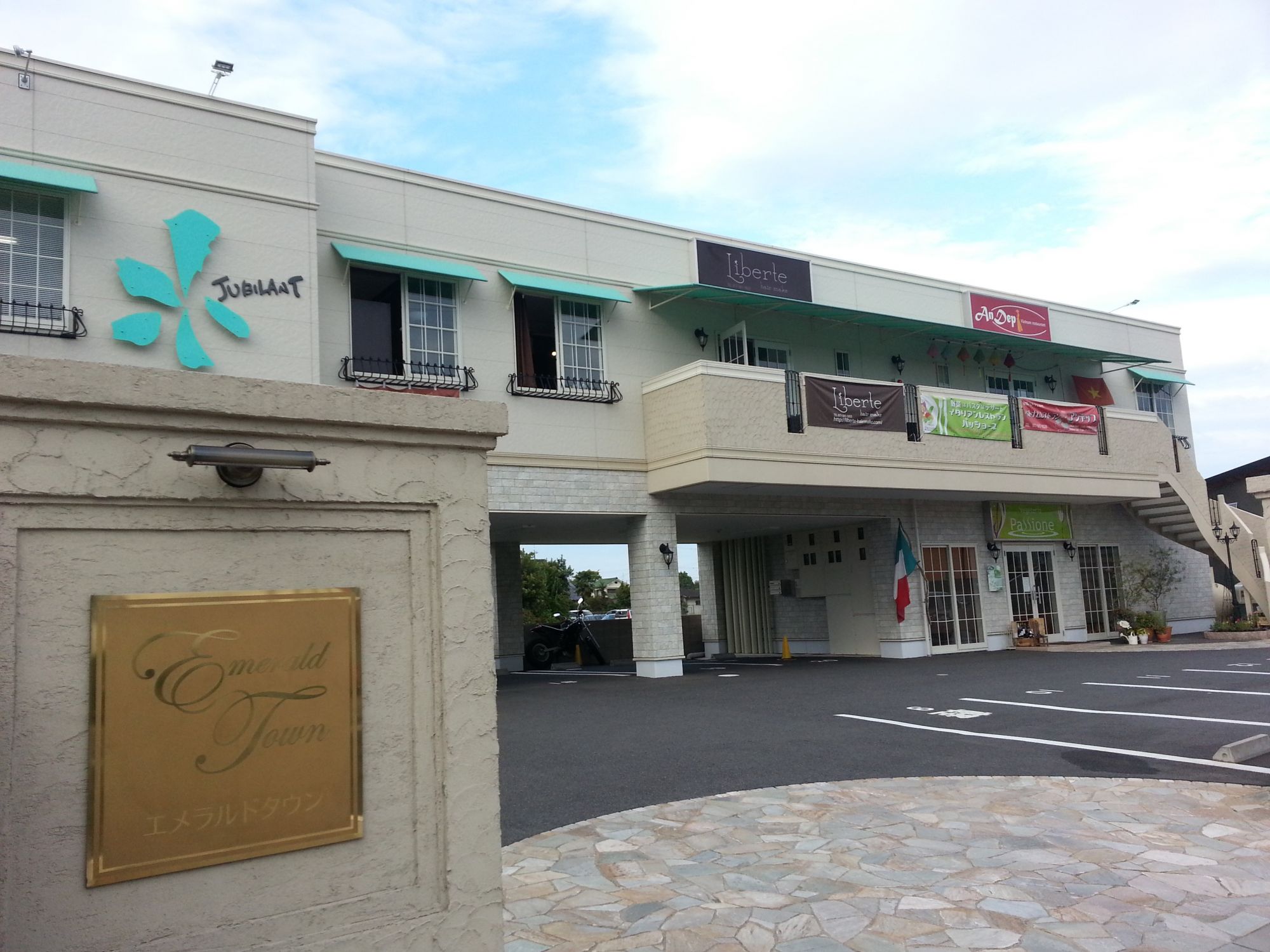 【瀬田】≪完全週休2日も選択OK≫≪20時までに退勤可能≫≪営業中レッスンOK≫ライフスタイルに合わせて働ける!楽しく仕事ができ、プライベートも充実できるのが魅力♪Hair Make Liberte(ヘアーメイクリベルテ)からアシスタント(美容師)の求人☆★