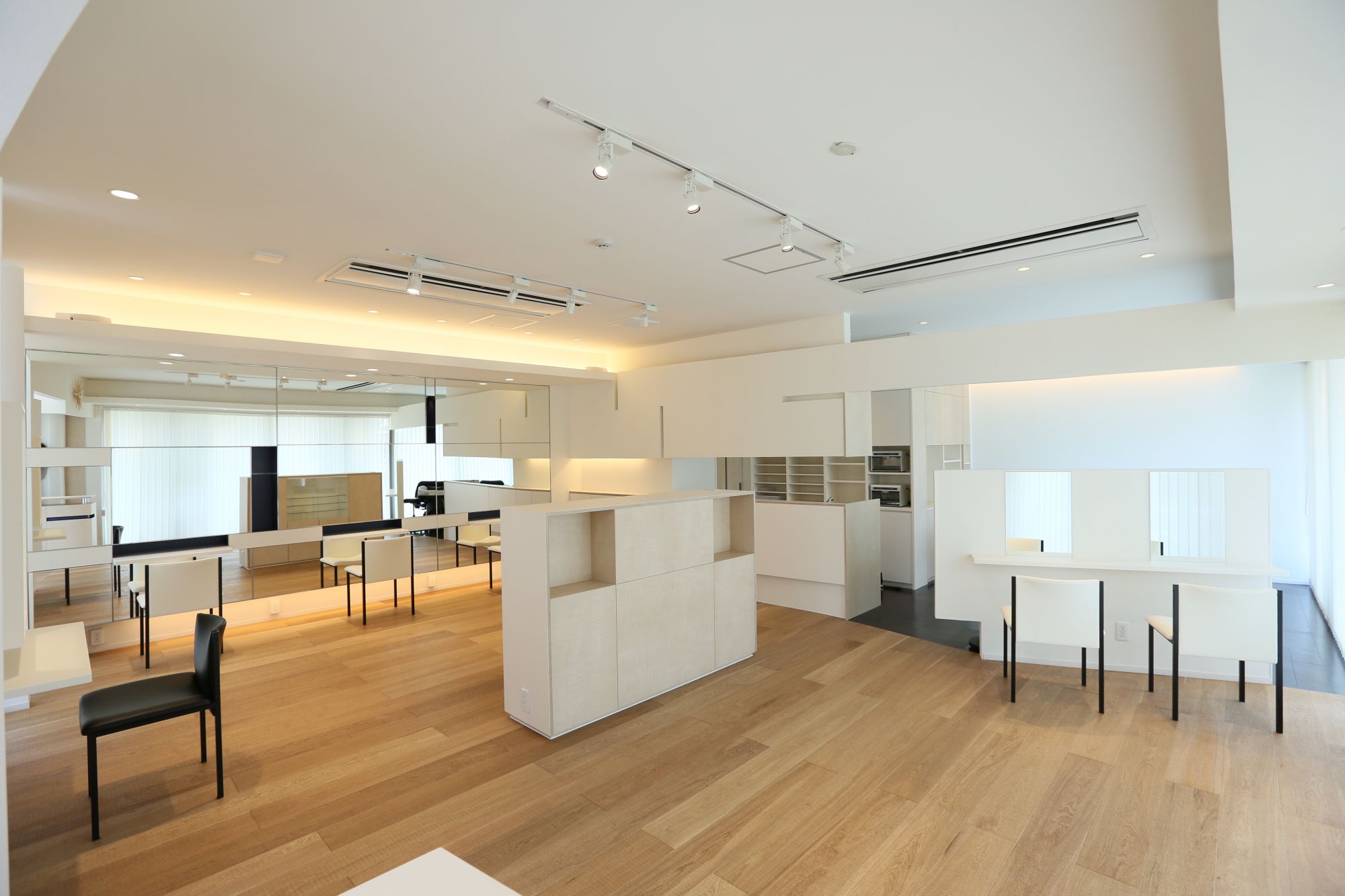 【大池】≪社会保険完備≫≪寮完備≫≪社宅補助・食費補助あり≫≪土日休み相談OK≫地方出身の方や1人暮らしの方が安心して生活ができる環境を提供！スタッフの仲も良く、確かな技術も取得可能！みはら美容室 藤原台店（ミハラビヨウシツオオイケテン）からスタイリスト（美容師）の求人☆★