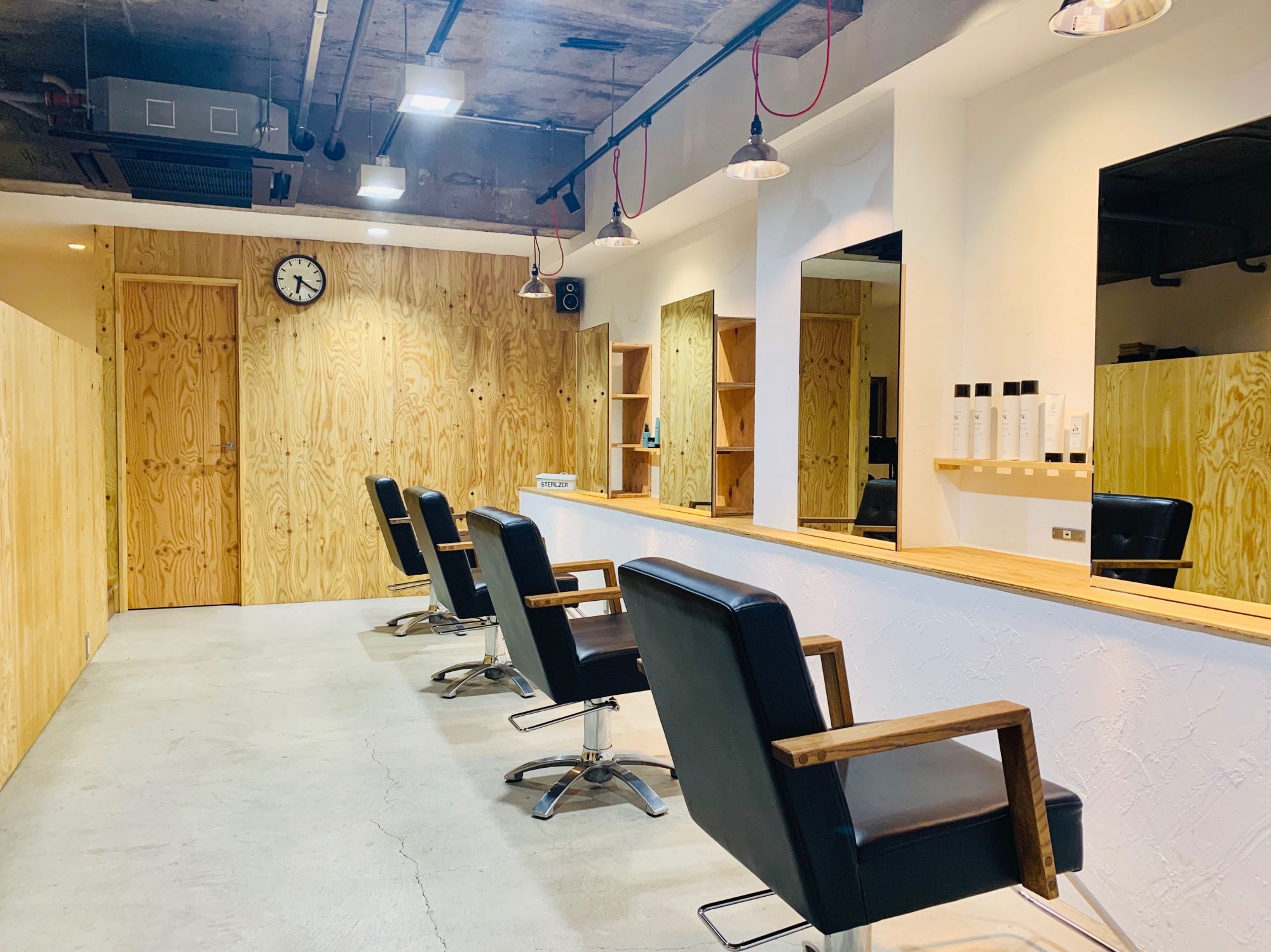 【明石駅】≪月8日休み≫≪土日休み月1回OK≫≪20時までに退勤OK≫ヘアケア推しのサロン!肩の力を抜いて楽しく働けますよ!お休みもしっかりとれ、プライベートも充実☆HOP EYE(ホップアイ)からスタイリスト(美容師)の求人☆★