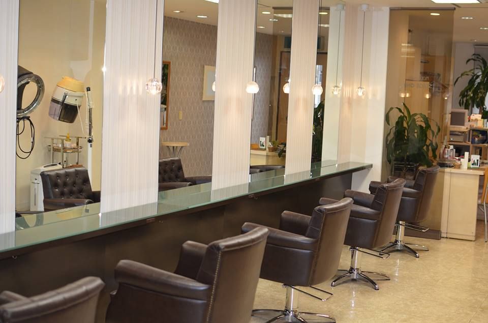 【箱崎宮前】≪平均退勤時間19:00〜19:30≫週に1度13時出勤があり、プライベートを大事にしながらお仕事OK♪アットホームでカットが自慢のヘアサロン「Floormama 箱崎店（フロアママハコザキテン）」からアシスタント（美容師）の求人★☆