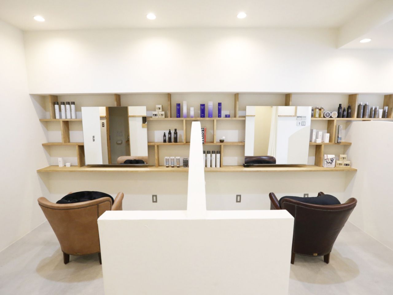 【大久保】≪完全週休2日≫≪社会保険完備≫≪有休休暇有り≫≪完全マンツーマン施術≫半個室のプライベートサロンで完全マンツーマン施術！ライフスタイルに合わせて勤務日数や時間を選択して働けます！働いた分だけお給料で還元される「Vinculo（ヴィンクロ）」からスタイリスト（美容師）の求人☆★