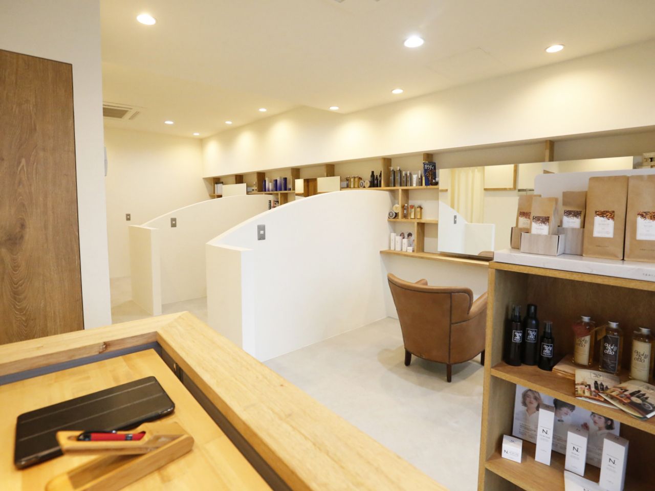 【大久保】≪完全週休2日≫≪社会保険完備≫≪有休休暇有り≫≪完全マンツーマン施術≫半個室のプライベートサロンで完全マンツーマン施術！ライフスタイルに合わせて勤務日数や時間を選択して働けます！働いた分だけお給料で還元される「Vinculo（ヴィンクロ）」からスタイリスト（美容師）の求人☆★