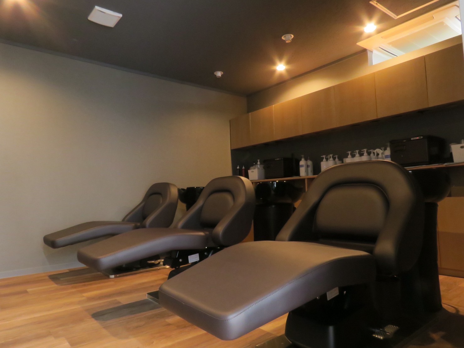 【谷町六丁目】≪社会保険完備≫≪月8日休み選択可能≫アカデミーへの参加で早期デビューも可能！カラーとケアに注力を入れる髪質改善サロン「D.Log 谷町6丁目店（ディードットログタニマチロクチョウメテン）」からアシスタント（美容師）の求人☆★☆