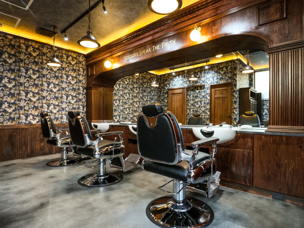 【大和八木】≪月給30万円～≫≪社会保険完備≫≪メンズサロン≫奈良から最先端のトレンドを発信しつづける人気サロン。お店を盛り上げてくれる方大募集中！「The BR Club（ザ ビーアール  クラブ）」からスタイリスト（美容師）の求人☆★