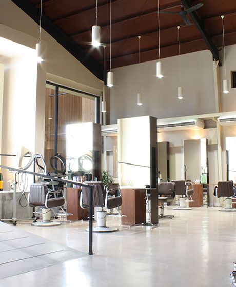 【南久留米】≪社会保険完備≫≪住宅手当あり≫キャリアアップできるシステム作りをしているので長く活躍できる環境を作っています！！近隣にお住まいのお客様から圧倒的な支持を受ける人気ヘアサロン「KATSUKI 国分店（カツキコクブテン）」からスタイリスト（美容師）の求人☆★☆