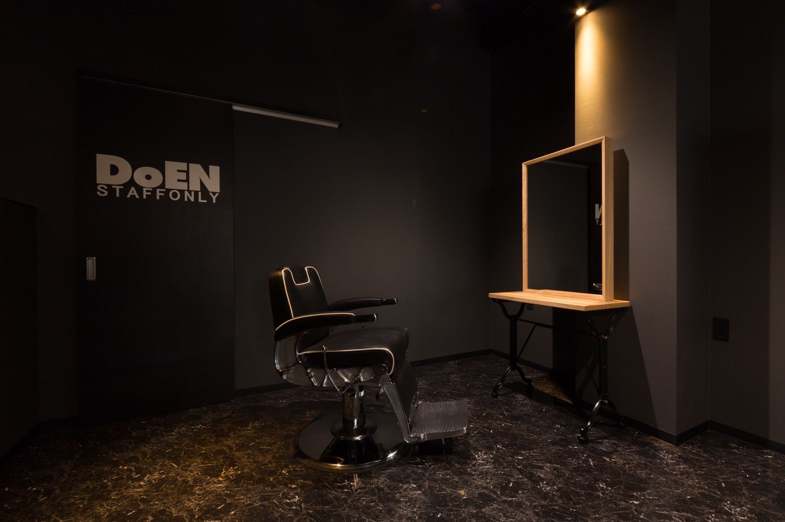 【京橋】≪完全週休2日制≫≪土日休み相談可能≫≪実働8時間≫人気のメンズ専門店！評価制度がしっかりしているので頑張った分はお給料で還元！ビジネスマンからフェードスタイルまで幅広く経験できますよ！「DoEN 京橋店（ドゥーエンキョウバシテン）」からアシスタント（美容師・理容師）の求人★★