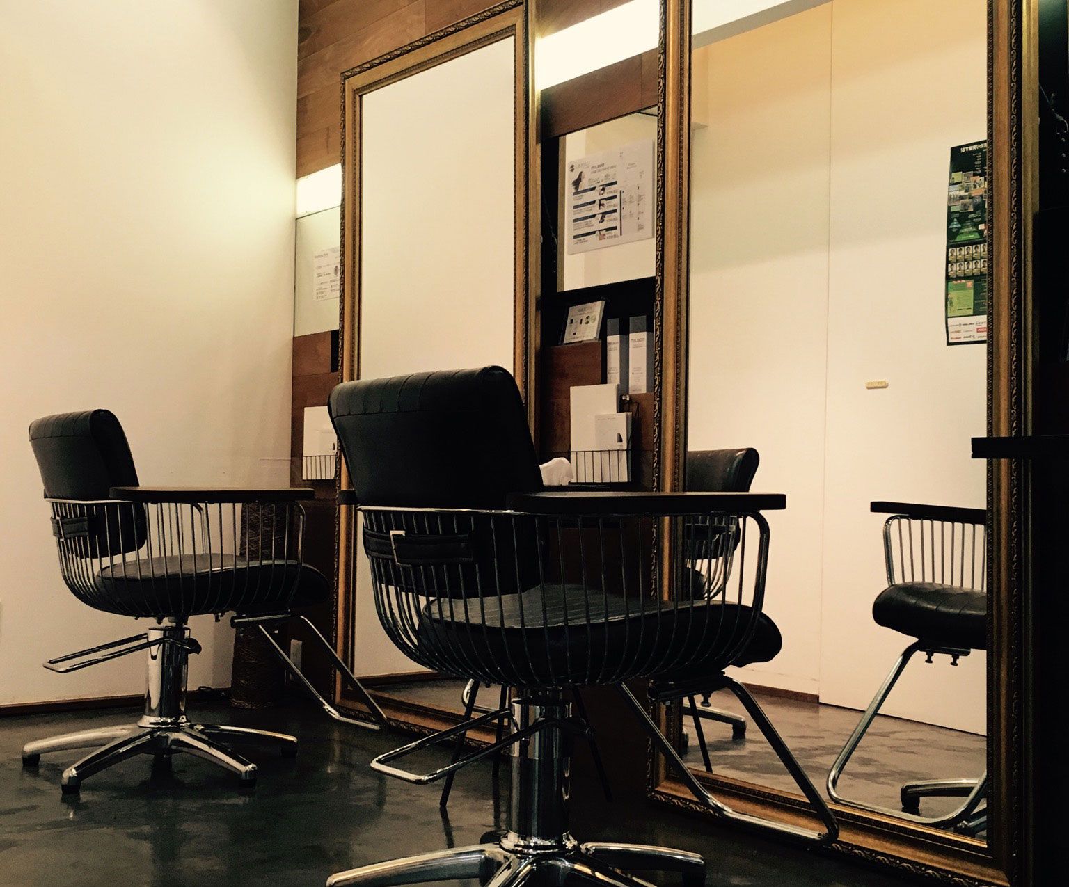 【和歌山駅】≪社会保険完備≫≪完全週休2日制≫≪地域密着型≫≪早期デビュー可能≫幅広い年代のの方々に人気のアットホームサロン！働きやすい環境も整っており、楽しく仕事ができます「LEFIUS（レフィアス）」からアシスタント（美容師）の求人☆★