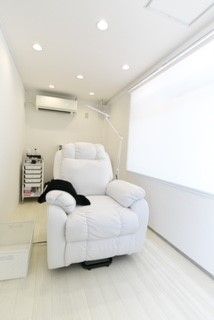 【JR大津京駅】≪社会保険完備≫≪月8日休み≫≪社割あり≫≪日曜休みOK≫自分の個性や技術を生かしながら仕事ができる！やりたいことが実現可能！！アットホームな個人店で働きたい方にオススメ！「Genesis Plus 大津京店（ジェネシス プラス オオツキョウテン）」からアイリスト（まつげエクステ・まつげパーマ）の求人★☆★