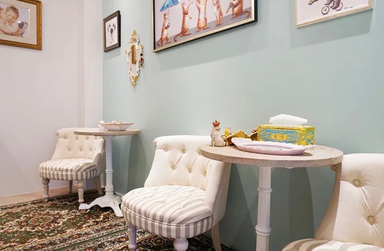 【矢向】 保障給あり  完全マンツーマン  独立支援制度あり 住宅地に佇む地域に愛されるヘアサロン★完全歩合制 フリー44％／指名55％還元 により平均月収35万円以上!!!土日休みなどプライベート重視もOK★Anphi 矢向（アンフィヤコウ）からスタイリスト（美容師）の求人★☆