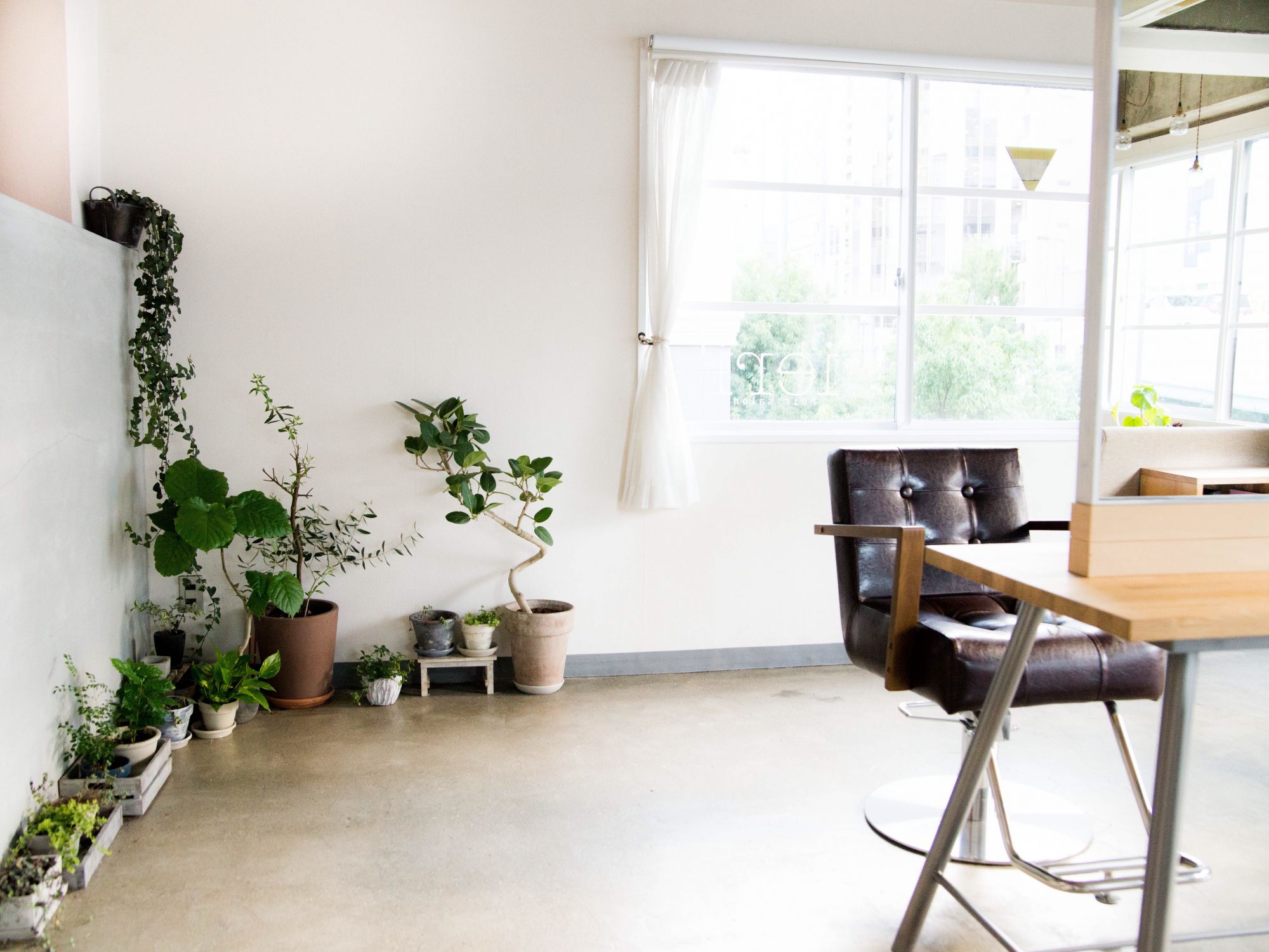 【天満橋】≪月7,8日休み≫≪デザイン力が身に付く≫≪営業中レッスンOK≫≪デビューまで最短2年≫美容師としてしっかり成長できるサロン！あなたの夢を全力でサポートしてくれます！おしゃれで開放的な店内がお客様にも好評な人気サロン「ieri（イエリ）」からアシスタント（美容師）の求人☆★