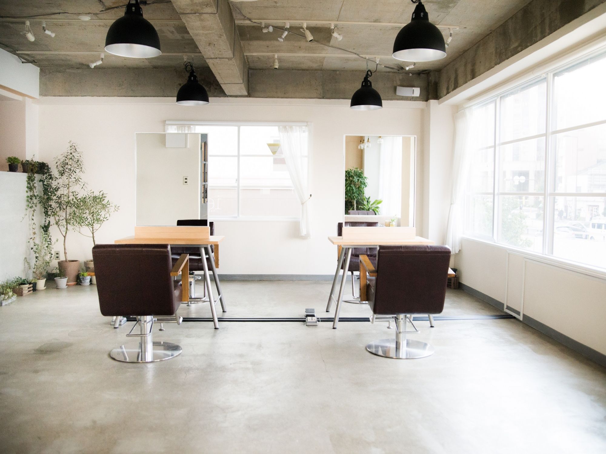 【天満橋】≪月7,8日休み≫≪デザイン力が身に付く≫≪営業中レッスンOK≫≪デビューまで最短2年≫美容師としてしっかり成長できるサロン！あなたの夢を全力でサポートしてくれます！おしゃれで開放的な店内がお客様にも好評な人気サロン「ieri（イエリ）」からアシスタント（美容師）の求人☆★