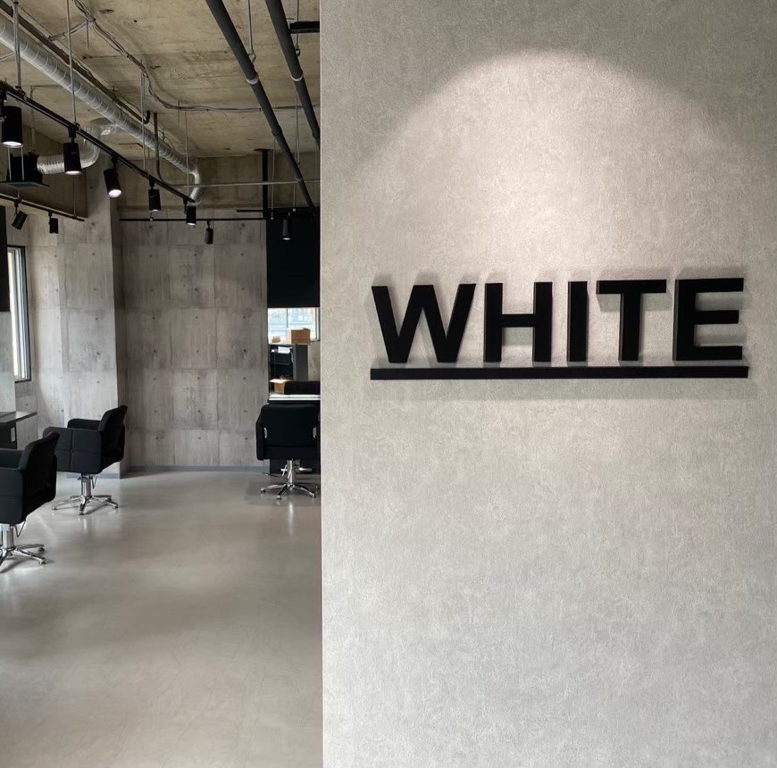 【京橋】全国に展開中の人気ヘアサロン！最新設備&豊富な薬剤を揃える業務委託サロン！スタイリッシュな店内には個室も完備！ フリー45％／指名50％還元  単価8000円 により高収入が可能です！「_WHITE 京橋店（アンダーバーホワイト キョウバシテン）」からスタイリスト（美容師）の求人☆★