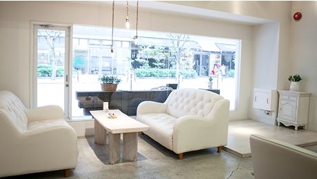 【江坂】≪土日曜休み相談OK≫≪19時半までに退勤可能≫オーガニックにこだわり、大人の女性に人気！オシャレで落ち着きのあるサロンです♪長く仕事を続けていける環境が整っていますよ♪XARA Luna hair（ザラルナヘアー）からスタイリスト（美容師）の求人☆★