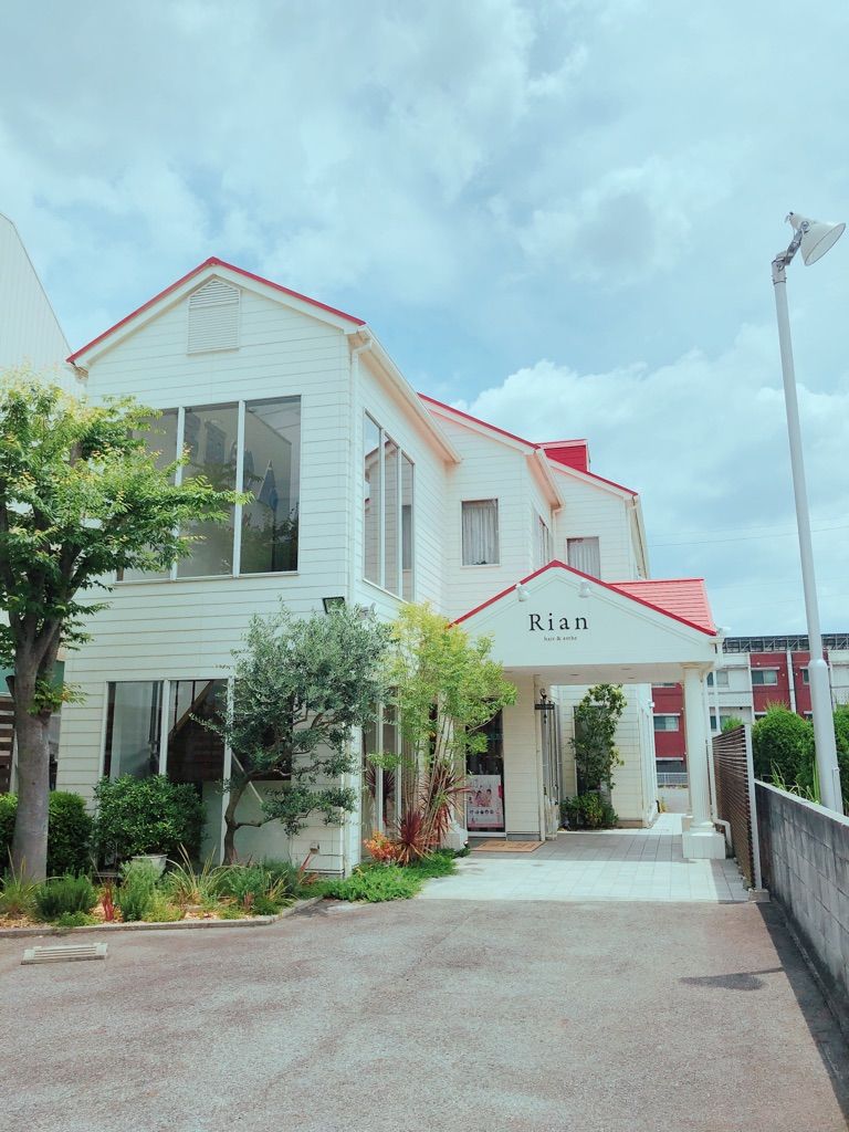 【徳重】《完全週休2日制》《年1回9連休取得可能》《社会保険完備》アイラッシュや着付け・メイクの施術も取得可能!人間力から学べるサロンです!「Rian Hair tokushige(リアンヘアートクシゲ)」からアシスタント(美容師)の求人☆★