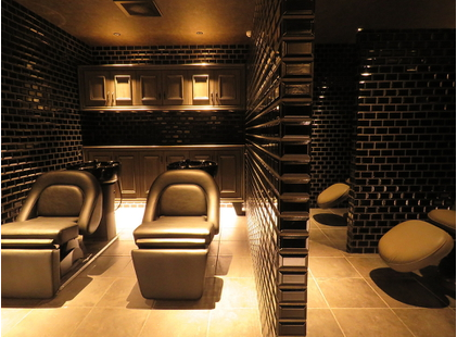 【烏丸】≪完全週休2日制≫≪社会保険完備≫≪20時に退勤可能≫平均客単価12000円程の高単価髪質改善特化サロンパートのママさん美容師も歓迎!『大人女性向け』ワンランク上のラグジュアリーヴィンテージサロン!長く働ける環境があり、楽しく仕事ができます!スタイリストでも学べる環境があるので、キャリアアップしたい方は必見!「fippce(フィップス)」からスタイリスト(美容師)の求人☆★☆