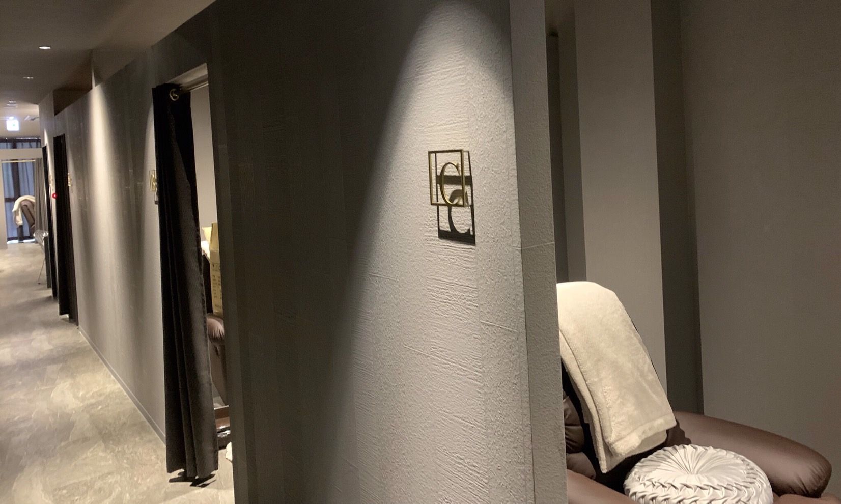 【京都市役所前】≪月8日休み≫≪月給20万円≫≪社会保険完備≫≪未経験OK≫研修中もしっかりお給料があるので安心して長く働いてもらえます!営業時間内レッスンも可能◎平均退社20時!「Sour deux(スールドゥ)」からアイリスト(まつげエクステ・アイデザイナー)の求人☆☆