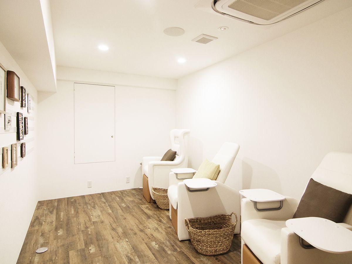 【久屋大通】≪社会保険完備≫選べる雇用形態でライフスタイルに合わせた働き方ができます。今までの技術をしっかり活かせる「DEE nail×eyelash hisaya（ディーネイルアイラッシュヒサヤ）」ネイリスト（ネイル）の求人☆☆