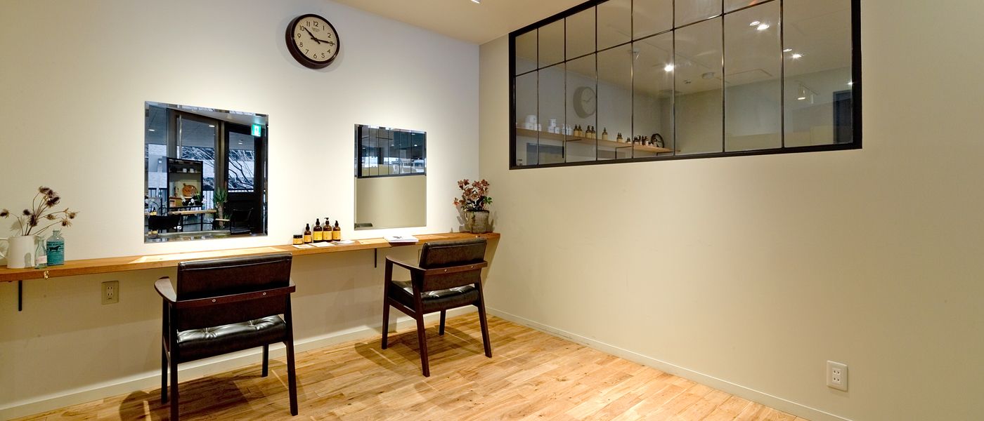 【宝塚駅】≪社会保険完備≫≪月8日休み≫福利厚生が整っており、しっかりと技術を学べます！コーヒーショップを併設しており、カフェのようなオシャレなサロンです♪Ameria（アメリア）からアシスタント（美容師）の求人☆★