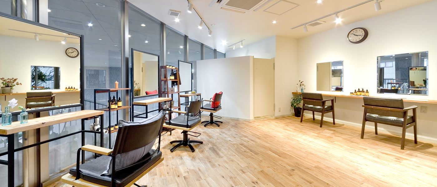 【宝塚駅】≪社会保険完備≫≪月8日休み≫福利厚生が整っており、しっかりと技術を学べます！コーヒーショップを併設しており、カフェのようなオシャレなサロンです♪Ameria（アメリア）からアシスタント（美容師）の求人☆★