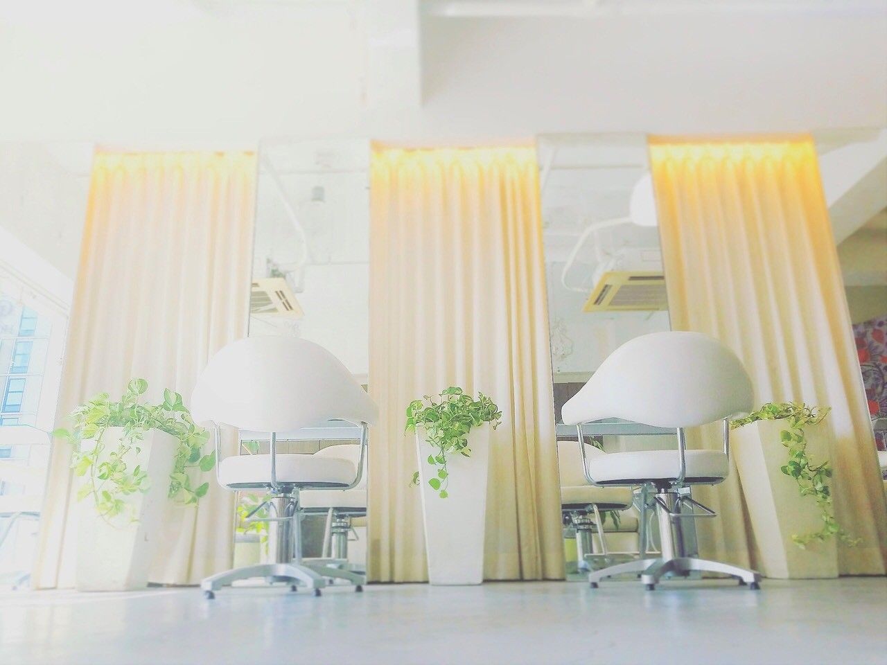 【烏丸】≪月7,8日休み≫≪社会保険完備≫≪育児休暇あり≫自分の技術にしっかり向き合い、プロの美容師としてしっかり成長できます!仕事もプライベートも充実しながら一流の美容師を目指せます!afeel(エフィール)からスタイリスト(美容師)の求人☆★