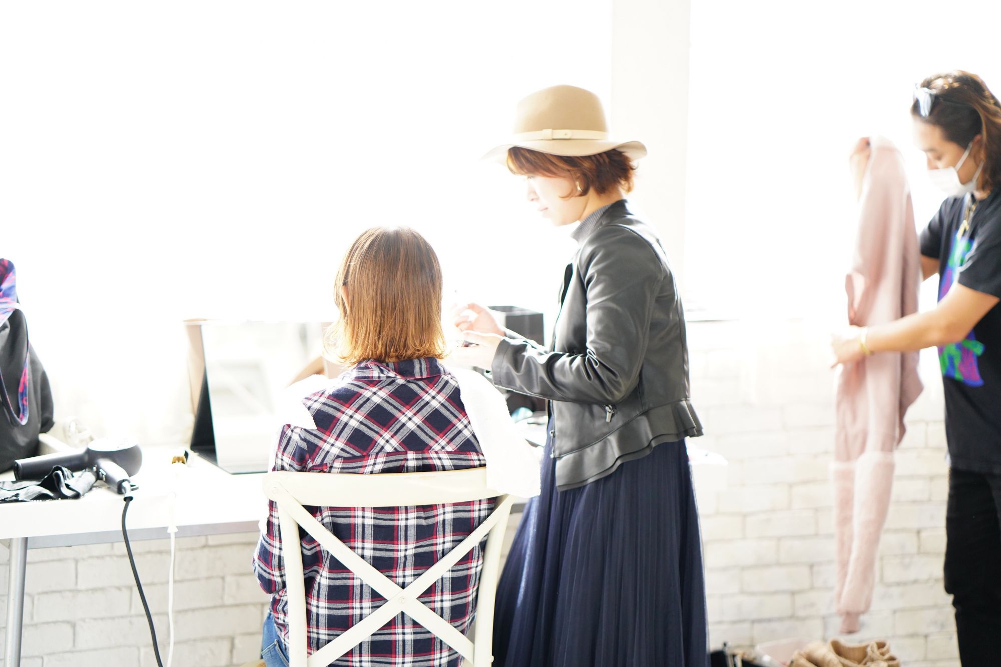 【烏丸】≪月7,8日休み≫≪社会保険完備≫≪育児休暇あり≫自分の技術にしっかり向き合い、プロの美容師としてしっかり成長できます!仕事もプライベートも充実しながら一流の美容師を目指せます!afeel(エフィール)からスタイリスト(美容師)の求人☆★