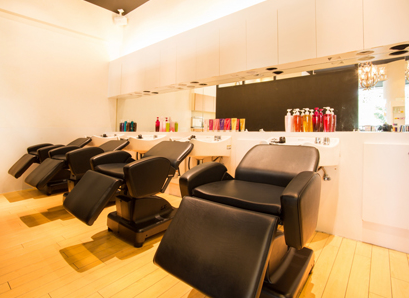 【金町】◆完全週休2日制・有給休暇あり・社会保険完備◆入客チャンスが多く、顧客様がいない方でも安心!安心の福利厚生面も魅力のサロンです!「CUORE 金町店(クオーレカナマチテン)」からスタイリスト(美容師)の求人★☆