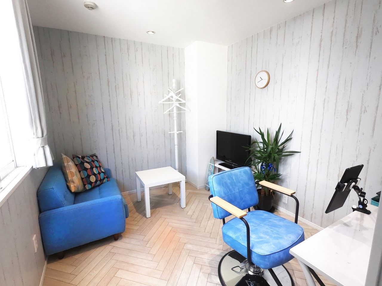 【南船場】≪社会保険完備≫一度挫折したけど、もう一度美容師を頑張りたいという方、大歓迎！！平日の朝レッスンは先輩スタッフがしっかりついて指導をしてくださいますよ！「Ort（オルト）」からアシスタント（美容師）の求人☆★