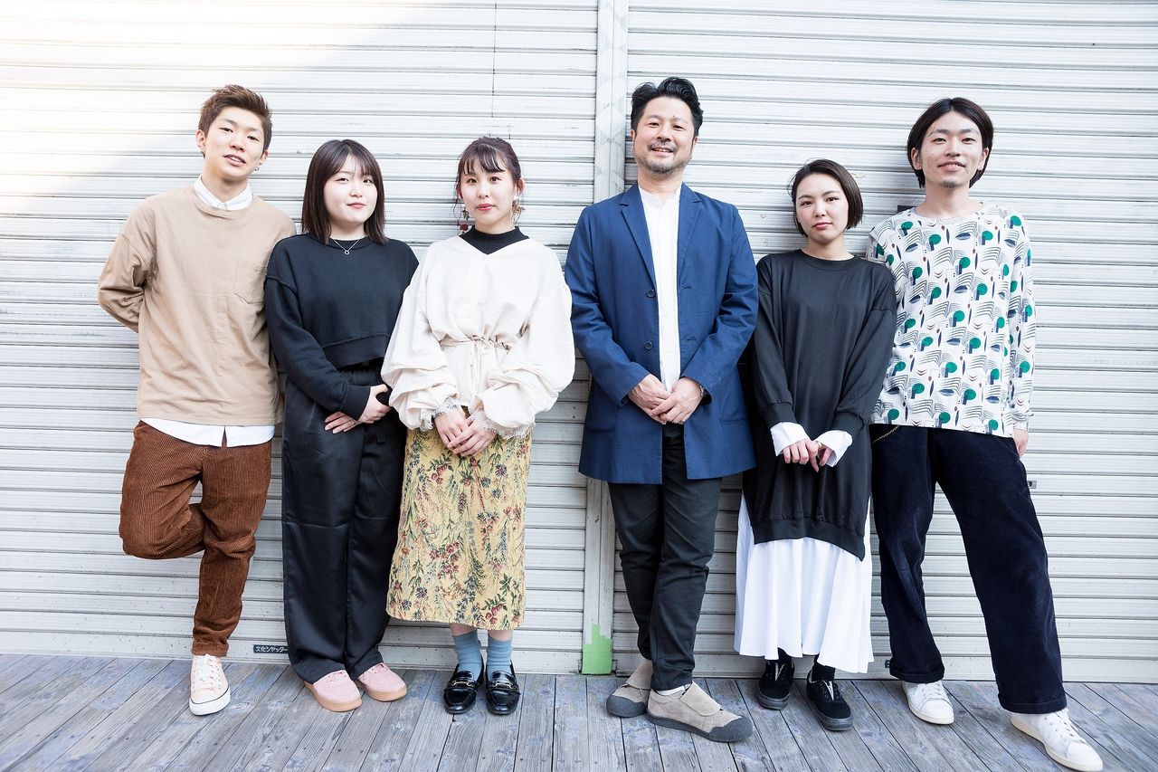 【烏丸】≪月8日休み&土日休みOK&連休OK≫≪平均退社時間19時≫≪社会保険完備≫プライベートを大事にしながら、長く仕事を続けられる環境があります!離職率も低く、スタッフの仲が良いのも魅力的「physio SAKAIMACHI(フィジオサカイマチ)」からスタイリスト(美容師)の求人☆★