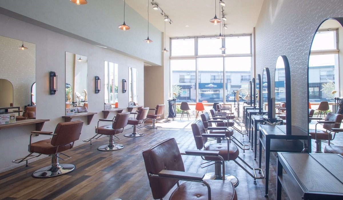 【中津】≪デザインカラーが人気・残業無し・18～19時上がりの日もあり・社会保険完備・時短社員OK・パート勤務OK・第3日曜定休あり≫ママさん美容師も歓迎！！仕事とプライベートのメリハリをつけて頑張りましょう！ママさんスタッフも活躍中♪地域密着型のトータルビューティーサロン『Glimpse 中津店（グリンプスナカツテン）』からアシスタント（美容師）の求人☆★