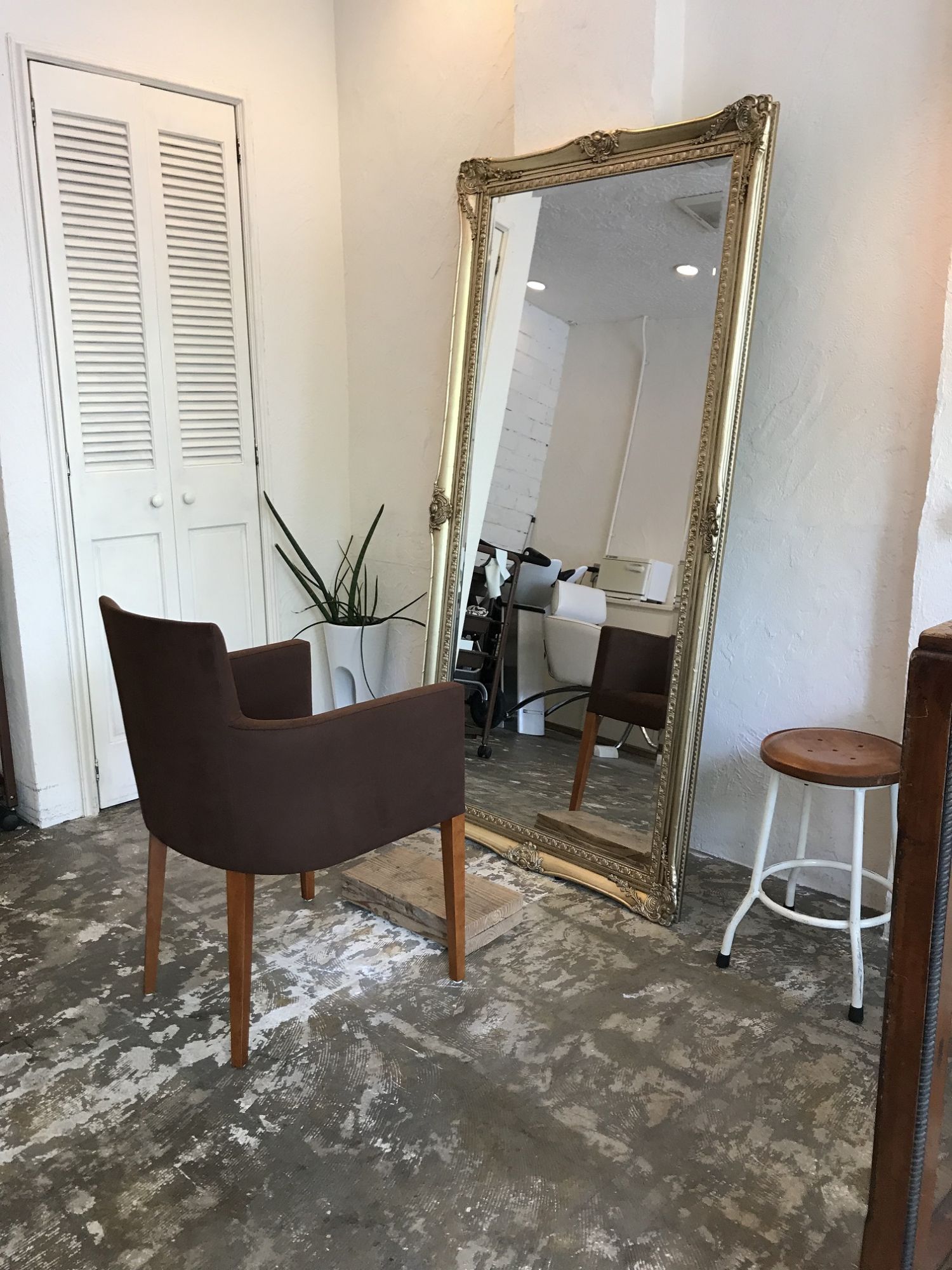 【本町】≪平均退社時間19時≫≪最大10連休あり≫お子さんがいる方でも働きやすいサロン!様々な技術をお持ちの方には手当あり!社員旅行で海外にも行けるので旅行好きの方にはオススメ♪Anne Salon de Coiffure(アンヌサロンドコアフール)からスタイリスト(美容師)の求人☆☆