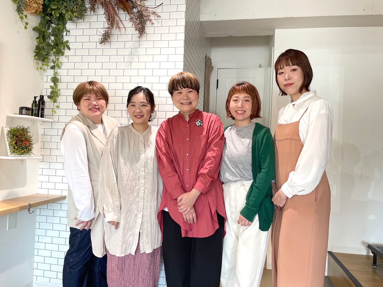 【JR西宮】≪日祝定休日≫≪女性専用サロン≫≪社会保険完備≫≪平日18時退社≫≪有給消化推奨サロン≫女性が永く活躍できるサロン!プライベートも大切にしながら働けます!「SOLUNA 西宮(ソルナニシノミヤ)」からスタイリスト(美容師)の求人☆☆