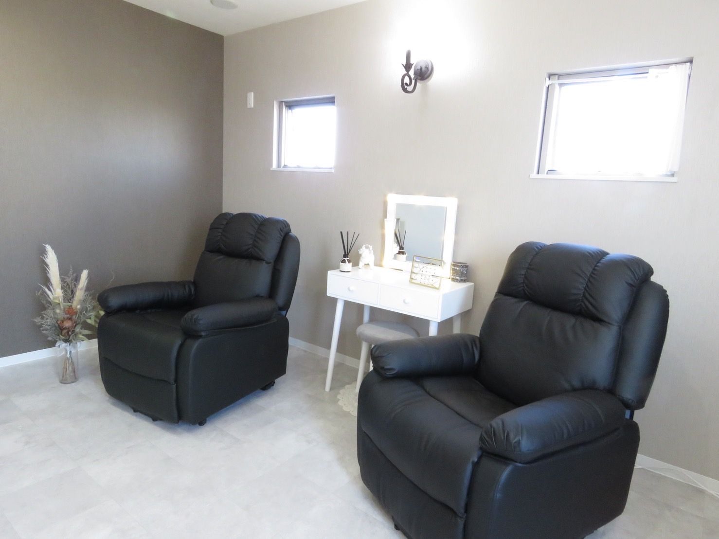 【播磨町】≪正社員、パート、業務委託を選択可能≫≪日曜定休あり≫≪社員は19時半ごろには退勤可能≫≪社会保険完備≫ライフスタイルに合わせて働き方を選べるお店です！新規のお客様も多く売上の60％還元により頑張り次第で月収40万円以上の収入も可能です！「Total Beauty La Fleur（トータルビューティーラフルール）」からスタイリスト（美容師）の求人☆★