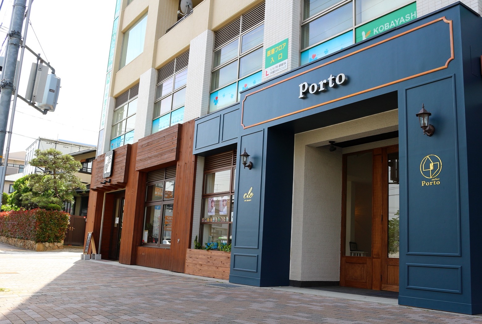 【甲南山手】≪アイリストと兼任OK≫≪完全週休2日≫≪日曜日も休めてプライベート充実≫≪営業時間中レッスン◎≫≪社会保険完備≫≪PHOTOコンテストグランプリ受賞≫肌に優しいもののみを扱い、髪も肌もキレイになる大人向けサロン！技術アップで達成感が得られるような給与システムがあり、撮影技術も身に付きます！「atelier porto（アトリエポルト）」からアシスタント（美容師）の求人☆★