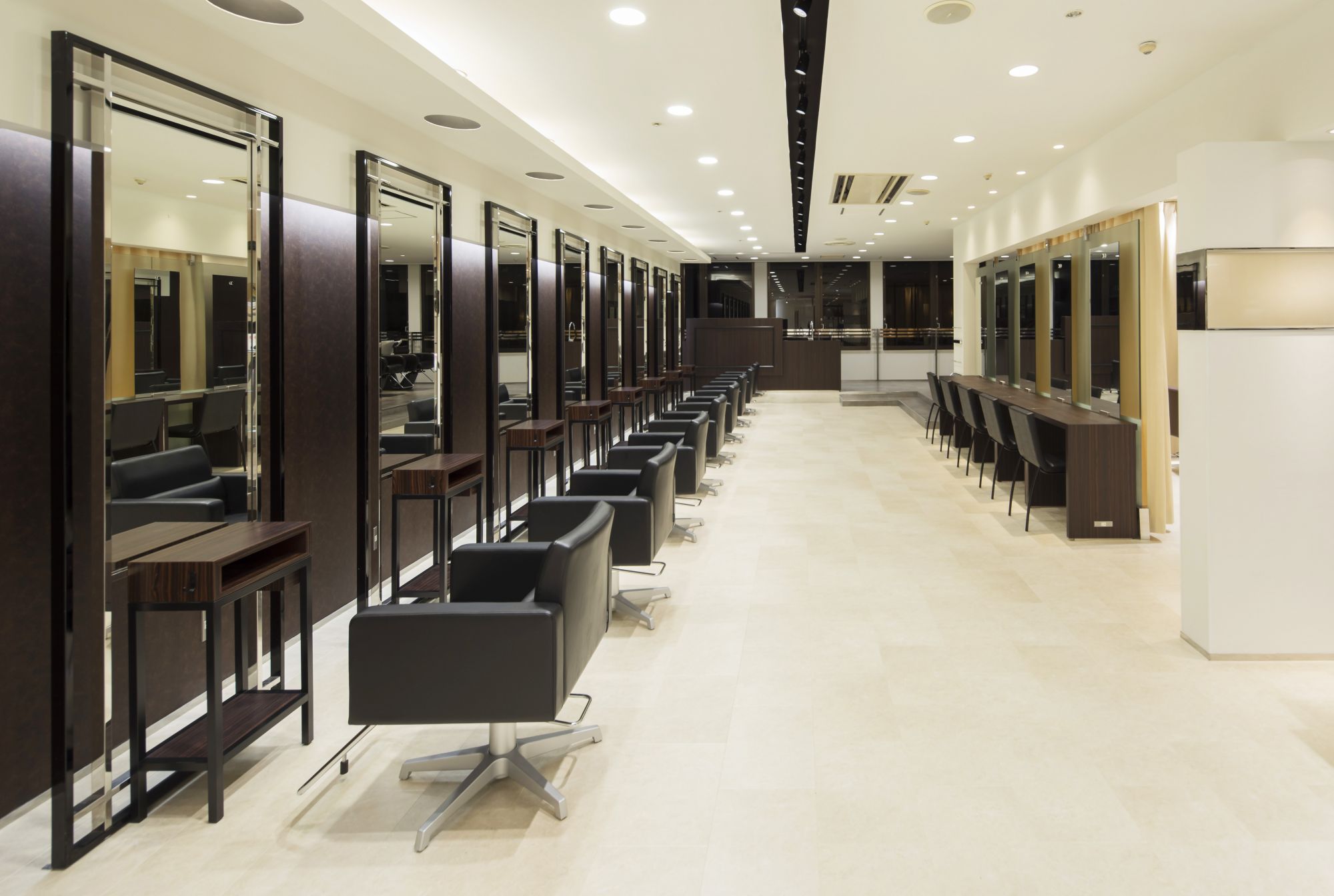 【吉祥寺】＜完全週休2日制＞＜社会保険完備＞抜群の待遇を擁する全国に展開するTAYAグループ☆歴史ある会社なので充実の教育体制があります♪TAYA 東急百貨店吉祥寺店（タヤトウキュウヒャッカテンキチジョウジテン）からアシスタント（美容師）の求人☆★