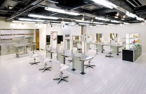 【自由が丘】＜完全週休2日制＞＜社会保険完備＞抜群の待遇を擁する全国に展開するTAYAグループ☆歴史と実績のある会社なので、充実の教育体制があり,技術をしっかり学んでいける環境です！TAYA 自由が丘店（タヤジユウガオカテン）からアシスタント（美容師）の求人☆★