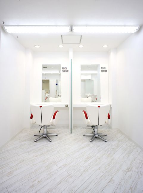 【市ヶ谷】＜完全週休2日制＞＜社会保険完備＞抜群の待遇が◎全国に展開するTAYAグループ☆充実の教育体制があり安心！美容師を続けれる環境が人気です♪プライベートも充実♪TAYA 九段店（タヤクダンテン）からアシスタント（美容師）の求人☆★