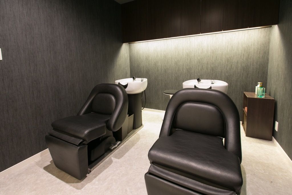 【川西能勢口】≪月給25万円スタート≫≪社会保険完備≫≪ライフスタイルにあった働き方が可能≫落ち着いた雰囲気が人気の大人の女性のためのトータルビューティーサロン！高単価で一人一人のお客様と密に関わってもらえます「Villa（ヴィラ）」からスタイリスト（美容師）の求人☆★