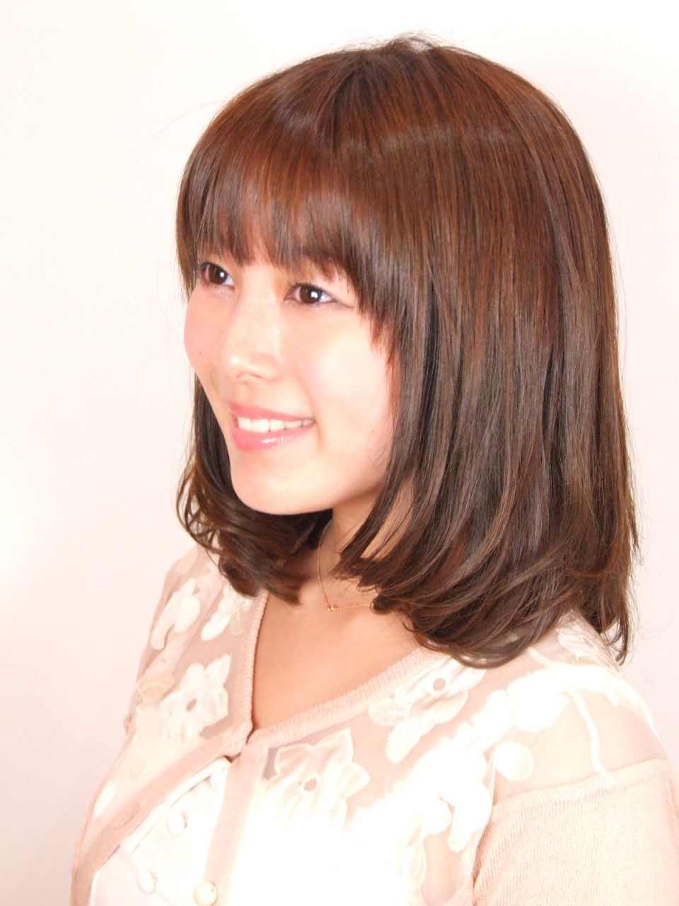 【元町】≪20時までに退勤可能≫≪土日休みOK≫≪技術売上50%〜還元or指名売上60%還元〜/フリー売上40%還元〜を選べる≫≪ライフスタイルに合わせた勤務が可能≫大人の女性に人気の、癒しの空間が広がるサロン!頑張った分稼げて、予約次第で20時までに退勤可能です♪avunir(アヴニール)からスタイリスト(美容師)の求人☆★