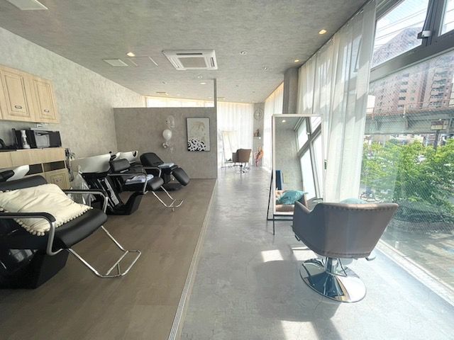 【玉川】≪月9日休み≫≪社会保険完備≫月給30万円以上も目指せる環境！頑張った分はしっかりお給与に反映してもらえるサロン◎入客チャンス多数！！「Atmos sunny terrace（アトモスサニーテラス）」からスタイリスト（美容師）の求人☆★