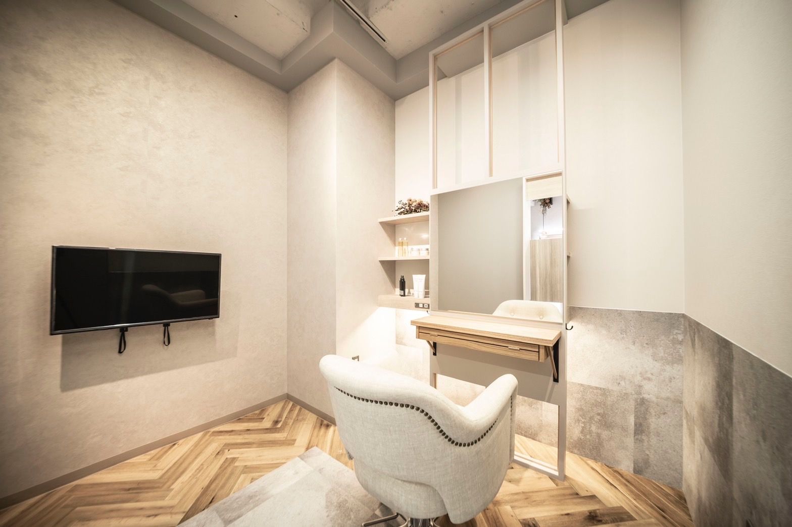 【甘木駅】≪月給25万円〜≫≪月休8日≫≪社会保険完備≫ずっと美容師ができる職場環境を準備しています！！お客様の髪をキレイにする髪質改善ヘアサロン「tuuli 甘木店（トゥーリアマギテン）」からスタイリスト（美容師）の求人☆★☆