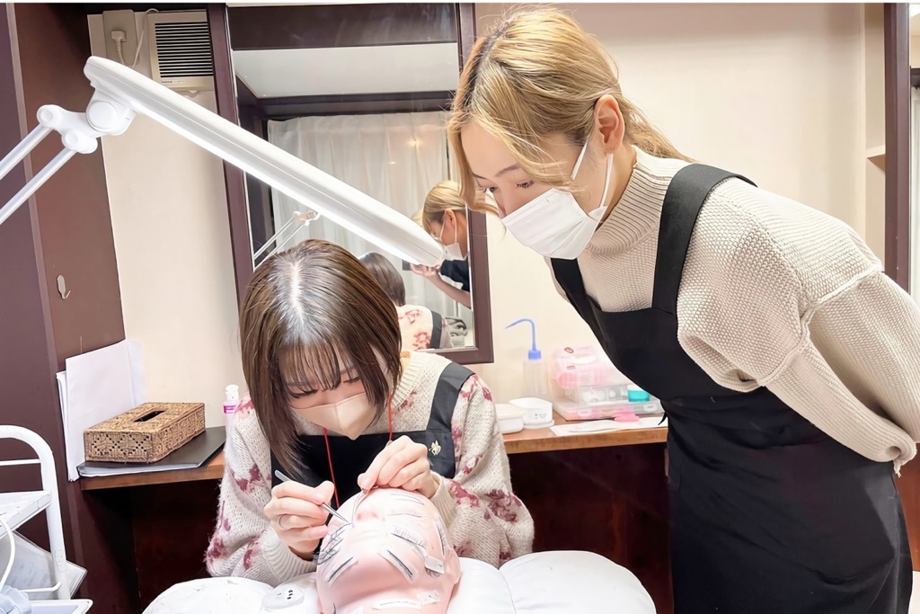 【志木】≪完全週休2日!未経験OK!社保完備!≫忙しい女性のご褒美サロン゛sign post（サインポスト）″頑張りをしっかり評価してもらえる環境で、日々成長できるサロンです!!アイリスト（アイデザイナー・まつげエクステ）の求人☆☆