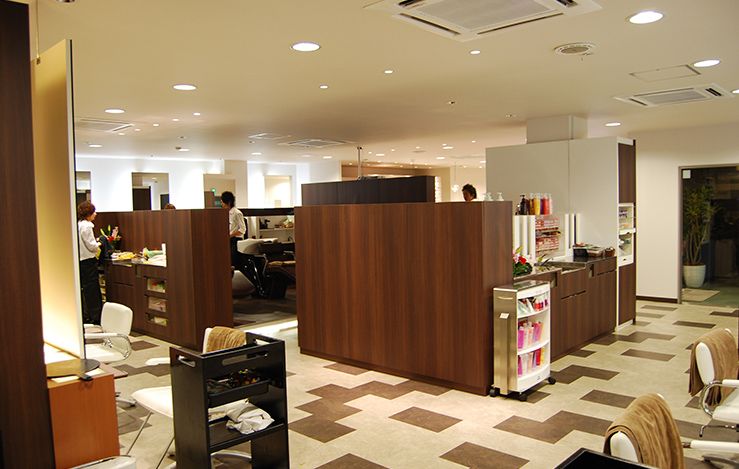 【枚方市駅】≪月8日休み≫≪賞与あり≫≪退職金制度あり≫≪平均退社19時≫有給も使用しやすい環境なので、連休も取得しやすい☆地域の方から愛されるサロン☆“TOP HAIR Neo（トップヘアーネオ）”からスタイリスト（美容師）の求人☆★☆