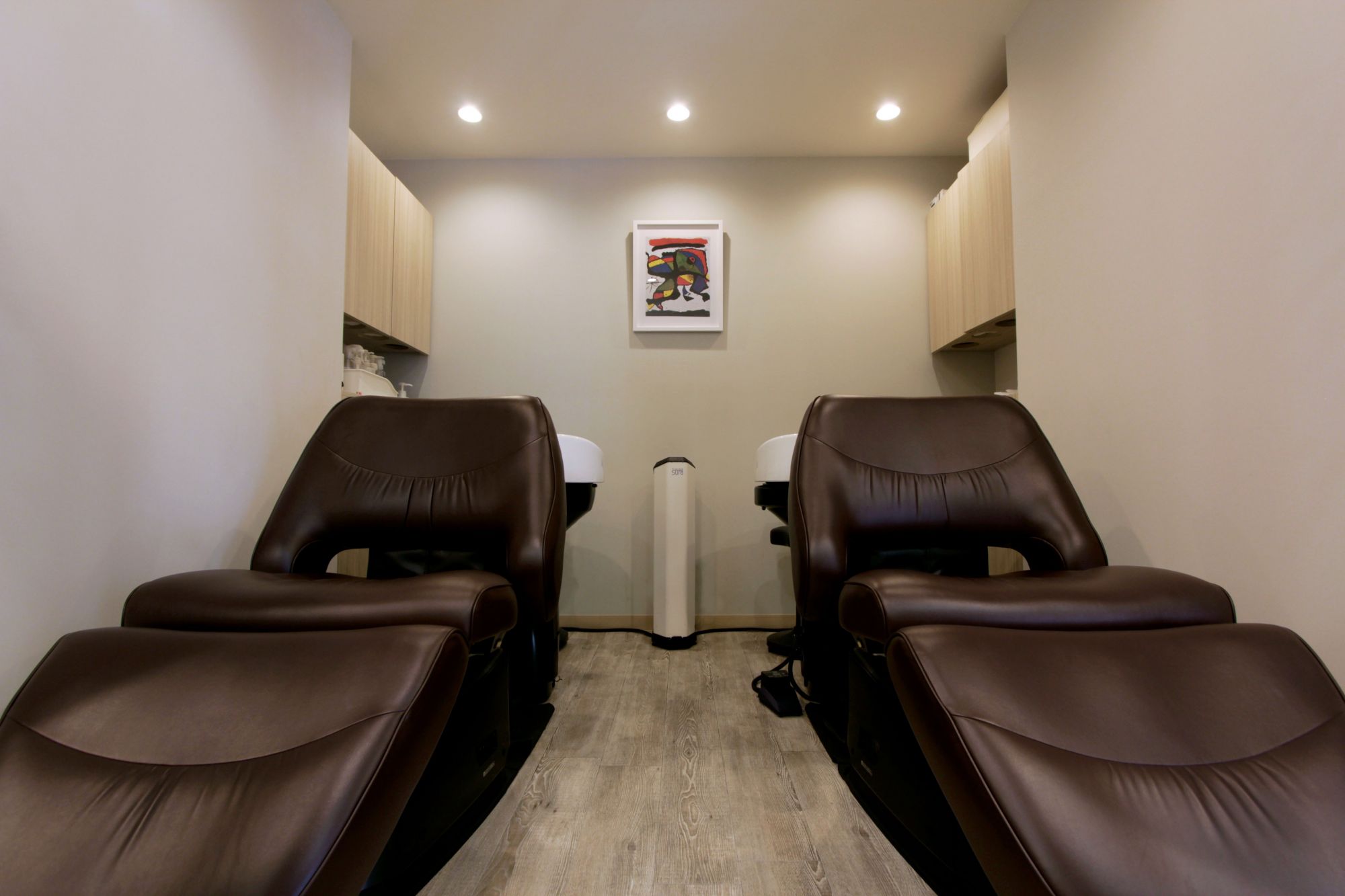 【西梅田】≪土日祝は20時退勤可能≫≪髪質改善が人気のサロン≫≪海外旅行あり≫女性に人気のおしゃれなサロン！ヘッドスパやヘアセットが好きな方にもおすすめ！ゆったりと落ち着いた雰囲気が魅力の「epilogue（エピローグ）」からスタイリスト（美容師）の求人☆★☆