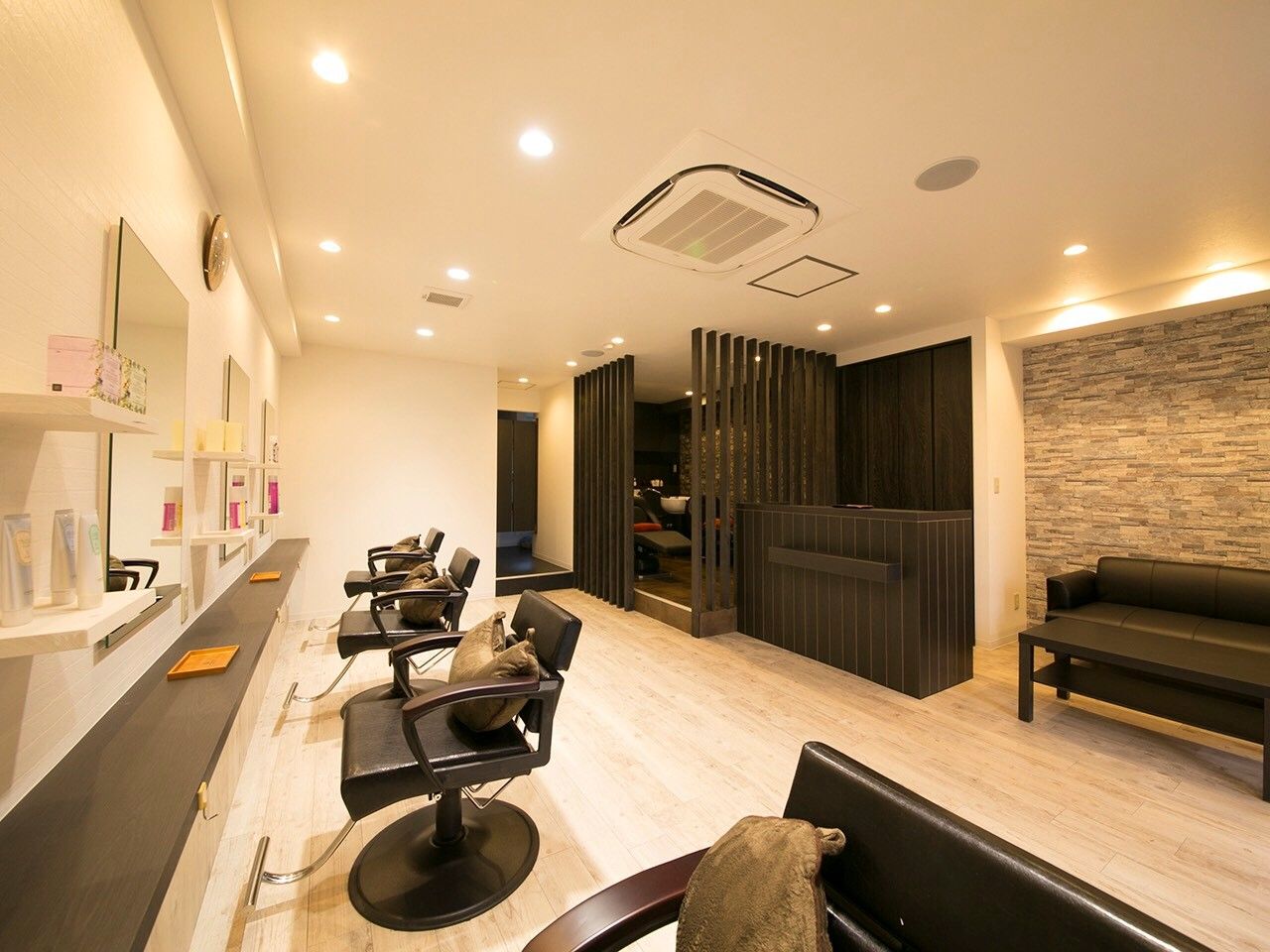 amu yours salon