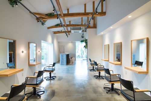 【永犬丸】≪月給23万円〜・社会保険完備・第3日曜日休≫キャリアも家庭も、自分らしい働き方をJannaで叶えましょう！高い歩合の還元率＋働きやすい条件があるので長くお仕事できる環境が揃っています♪オシャレでかわいいヘアサロン「Janna（ジャンナ）」からスタイリスト（美容師）の求人☆★