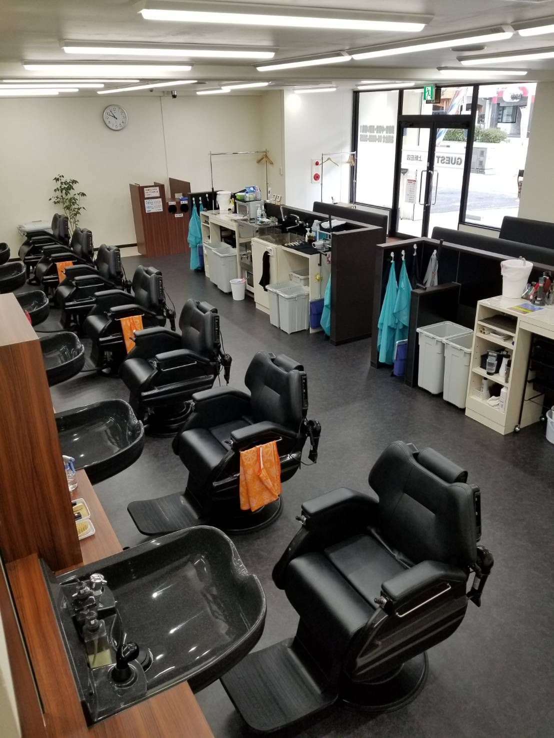 【JR淡路】≪完全週休2日制と月5日休みを選べる♪≫≪技術者33万円スタート≫≪最短1年でデビュー可能≫≪営業時間内レッスン可能≫≪制服貸出あり≫平均退社が19時なので、プライベートも充実させて長く働いてもらえます！☆GUEST 上新庄店（ゲストカミシンジョウテン）から理容師（理容室）の求人★☆