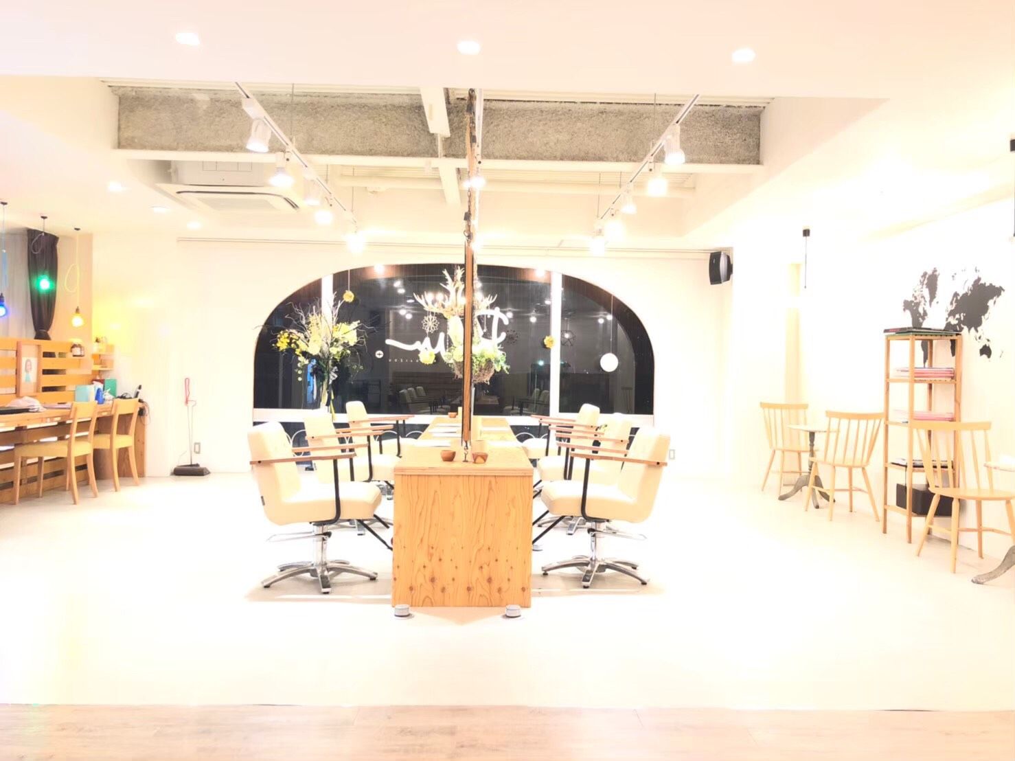 【六地蔵】≪毎週日月休み≫≪10~16時までの営業時間≫主婦美容師さん応援サロン!営業時間もコンパクトなので家庭との両立もしやすいですよ!勤務されているスタッフは皆主婦さん!ママさんスタッフが働きやすいサロン!入客チャンスも多く、風通しも良く離職率がとても低いサロン!「PLUS 六地蔵店(プルスロクジゾウテン)」からスタイリスト(美容師)の求人☆☆