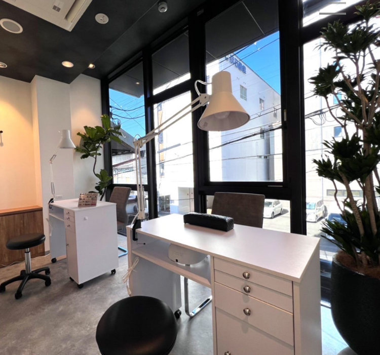 【京都駅】≪実務経験のある方の募集≫≪社会保険完備≫≪月8日休み≫≪平均退社19時≫土日休みもOK！ネイリストの経験を活かして一緒に楽しく働きませんか？「eyelash&nail studio Zen Neo（アイラッシュアンドネイルスタジオゼンネオ）」からネイリスト（ネイル）の求人★☆★